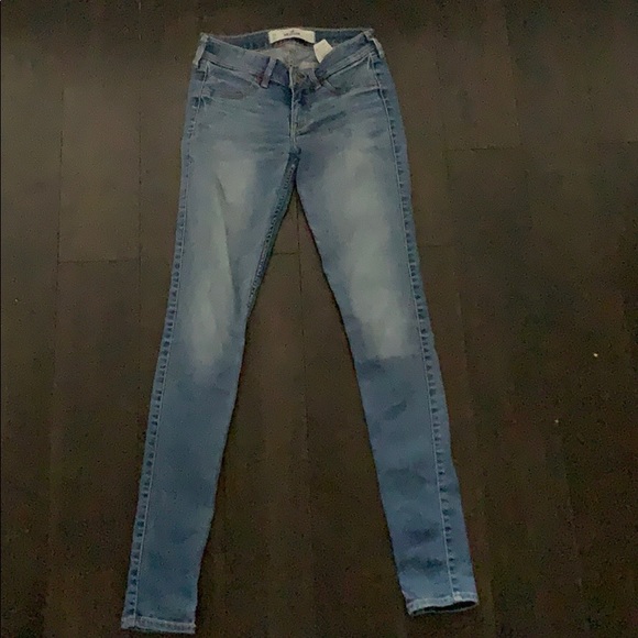 Hollister Mid-Rise Skinny Jeans - Picture 3 of 5
